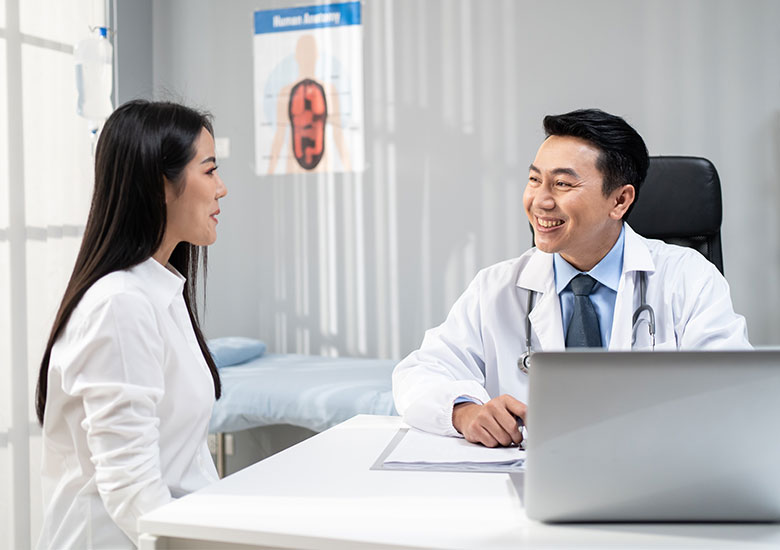 医師 開業で成功するための秘訣を象徴するイメージ。理想の医療とライフプランの両立